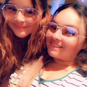 Meet your Posher, Cinthia